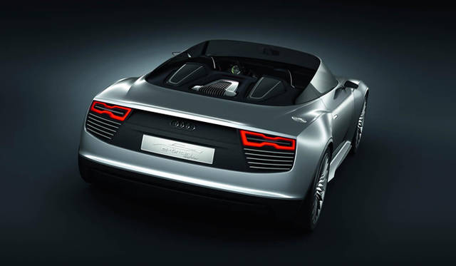 <strong>AUDI e TRON SPYDER｜アウディ e トロン スパイダー</strong><br>ミッドエリアに縦置きされた3.0リッターV6ツインターボディーゼル「TDI」