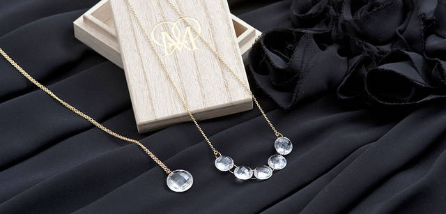 <strong>UNITED ARROWS｜ユナイテッドアローズ</strong>　ユナイテッドアローズ 原宿本店 ウィメンズ館 リニューアル スペシャルアイテム<br>左／ネックレス5万400円、右／ネックレス9万6600円（ともにMARIHA / マリハ）　