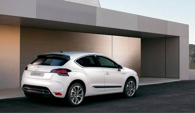 <strong>CITROEN｜シトロエン DS4</strong>