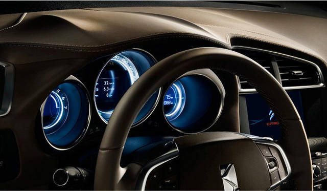 <strong>CITROEN｜シトロエン DS4</strong>