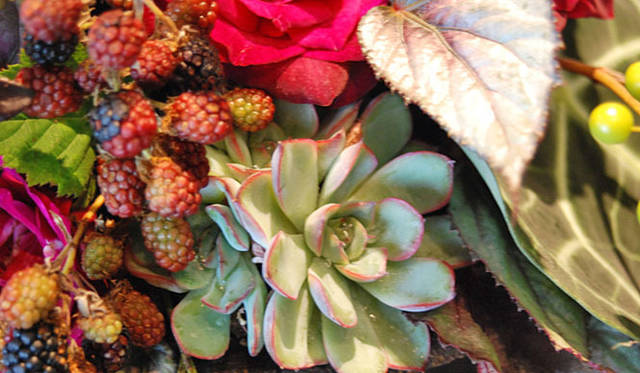 <strong>和気雅美｜FLORALUXE </strong>　 FLORALUXEの秋のテーマカラーは“紫と青”