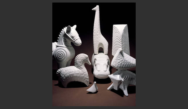 ジョナサン・アドラー氏といえば、ポッタリー （陶芸） アーティストとして有名。写真はブランドを代表する陶器のシリーズ。