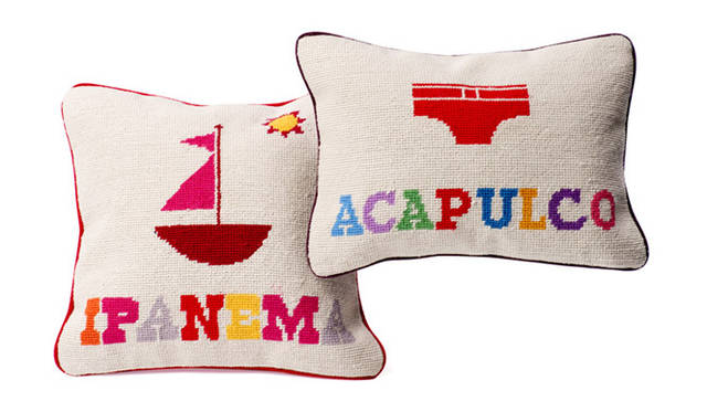 <strong>BARNEYS NEW YORK｜バーニーズ　ニューヨーク</strong>　　「VERY BARNEYS STYLE！ Featuring JONATHAN ADLER」<br> クッション各1万6800円