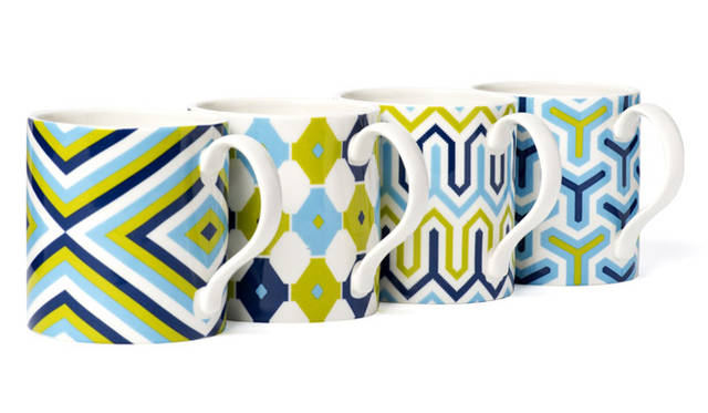 <strong>BARNEYS NEW YORK｜バーニーズ　ニューヨーク</strong>　　「VERY BARNEYS STYLE！ Featuring JONATHAN ADLER」<br> マグカップ各4200円