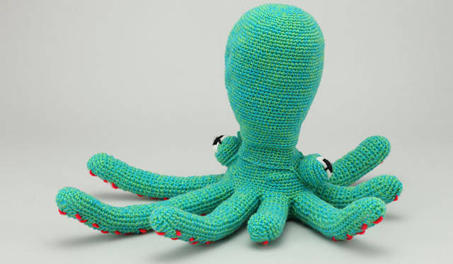 <strong>DESIGNTIDE TOKYO 2010｜伊勢丹新宿店</strong>　本館5階＝インテリア特設会場 「PIGGY BANK COLLECTION」<br>WORLD PIGGY BANK COLLECTION　「203gow（編み師／日本）」