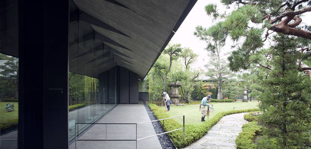 <strong>CITROEN DS3｜シトロエン DS3</strong>　1.7万平米を越す広大な庭園も根津美術館の魅力。