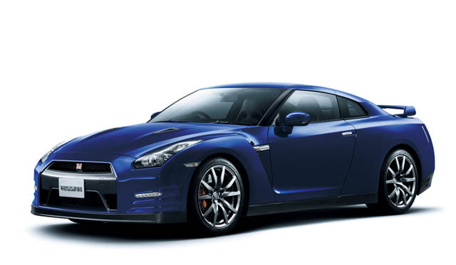 <strong>日産｜NISSAN GT-R</strong><br>オーロラフレアブルーパール