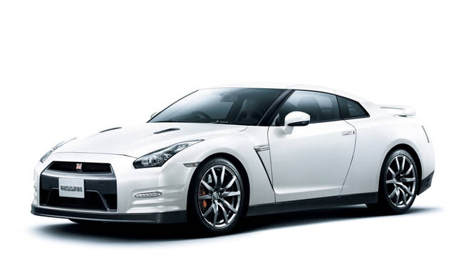 <strong>日産｜NISSAN GT-R</strong><br>ブリリアントホワイトパール