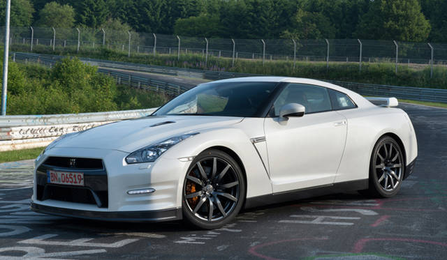 <strong>日産｜NISSAN GT-R</strong>
