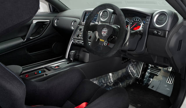 <strong>日産｜NISSAN GT-R</strong><br>クラブ トラック エディション｜Club Track edition