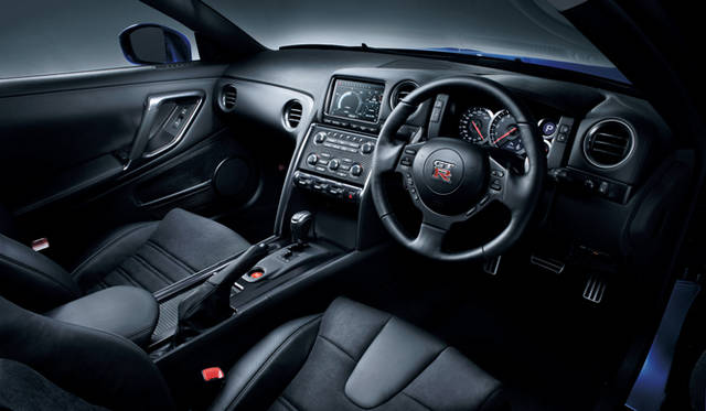 <strong>日産｜NISSAN GT-R</strong><br>GT-R Pure edition