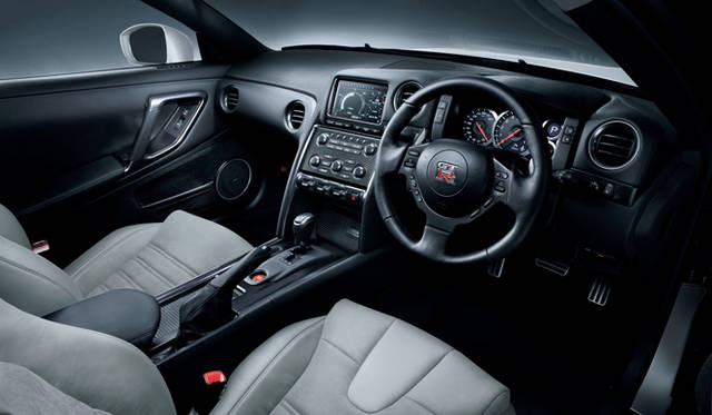 <strong>日産｜NISSAN GT-R</strong><br>GT-R Premium edition