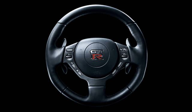 <strong>日産｜NISSAN GT-R</strong>
