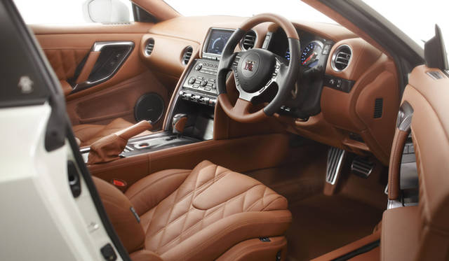 <strong>日産｜NISSAN GT-R</strong><br>エゴイスト｜EGOIST