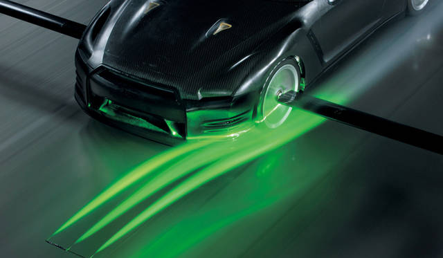 <strong>日産｜NISSAN GT-R</strong><br>空洞テスト