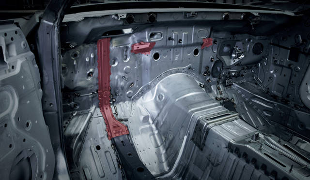 <strong>日産｜NISSAN GT-R</strong><br>ダッシュボードサポートメンバー