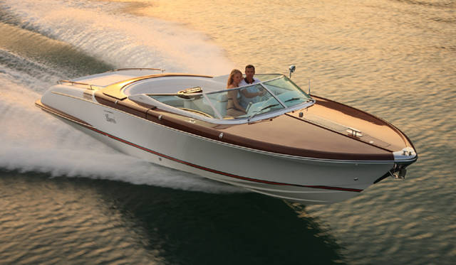 <strong>GUCCI｜グッチ</strong>　グッチと高級ボートメーカー リーヴァ社とのコラボレーションによりつくられた、オーダーメイドボート「AQUARIVA BY GUCCI」。