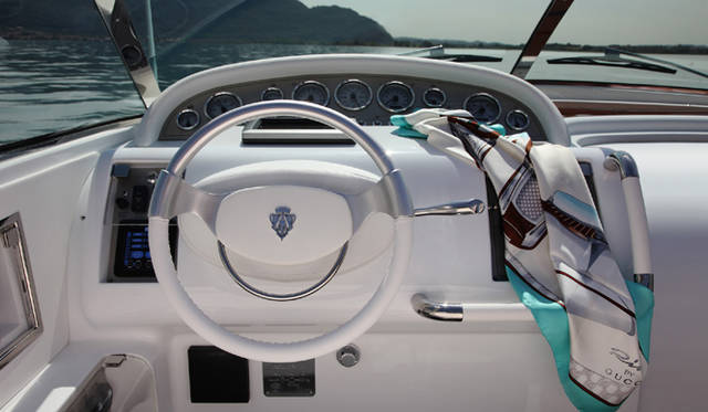 <strong>GUCCI｜グッチ</strong>　オーダーメイドボート「AQUARIVA BY GUCCI」