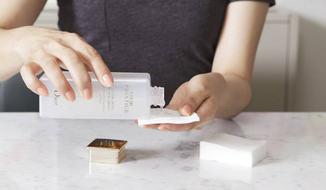 <strong>國藤直子のコスメシュラン</strong>　第65週 「ディオール プレステージ サテン ローション」