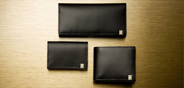 <strong>ck Calvin Klein｜ck カルバン・クライン</strong> メンズ 財布／「GOLD」は小物類も豊富。二つ折り財布は型押しでドット柄を表現。メンズ 長財布 1万3650円 、 メンズ カードケース 7140円、 メンズ 2つ折り財布1万1550円 　イケテイ大阪店06-6261-2194