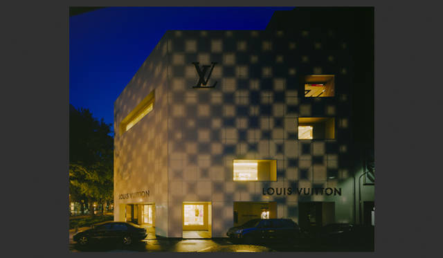 <strong>特集｜OPENERS的ニッポンの女性建築家　乾久美子</strong>　『Louis Vuitton Taipei Building』 （2006年）　写真＝阿野太一