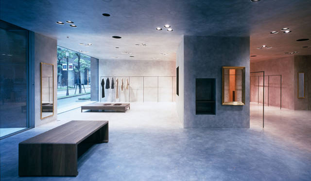 <strong>特集｜OPENERS的ニッポンの女性建築家　乾久美子</strong>　『ヨーガンレール丸の内』 （2003年）　写真＝阿野太一