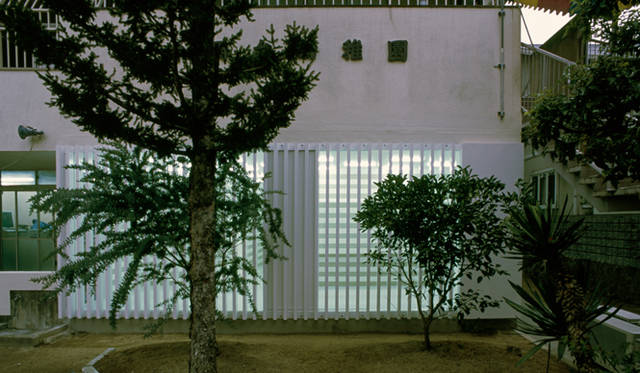 <strong>特集｜OPENERS的ニッポンの女性建築家　乾久美子</strong>　『片岡台の幼稚園の改装』 （2001年）　写真＝高橋 堅