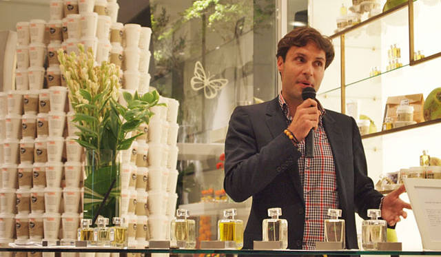 <strong> HONORÉ DES PRÉS｜パルファン・オノレ・デ・プレ</strong>　パルファン・オノレ・デ・プレのクリスチャン・ダヴィッド氏