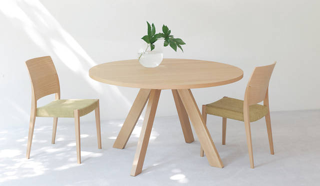 <strong>Arflex｜アルフレックス</strong>　テーブル「MEDUSA（メデューサ）」design C.O.D. <br>テーブル「メデューサ」右 1200Φ H720×T29 19万7400円 ホワイトオーク材塗装仕上げ