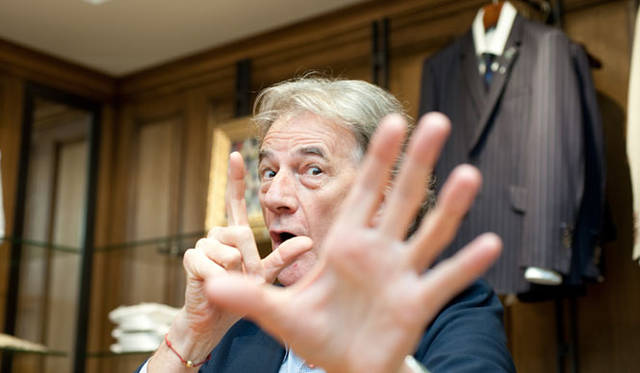 <strong>Paul Smith｜ポール・スミス</strong>　「クルマのなかから丸の内ショップのグリーンのファサードが見えたとき、思わずファンタスティック！　と叫んでしまったよ」