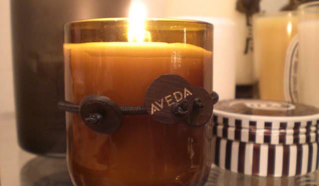 <strong>SAKURA｜第6回 気になるエコ・キャンドル</strong>　「AVEDA」のホリデー ソイワックス キャンドル
