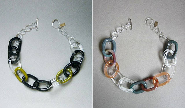 <strong>SIRI SIRI｜シリシリ</strong>　左／2011SS 新作 CLASSIC necklace CHAIN「Avocado」、右／2011SS 新作 CLASSIC necklace CHAIN「Marble」