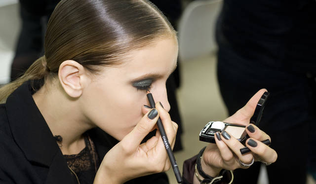 <strong>CHANEL｜シャネル</strong>　シャネル2011春夏プレタポルテコレクション　© CHANEL 2010