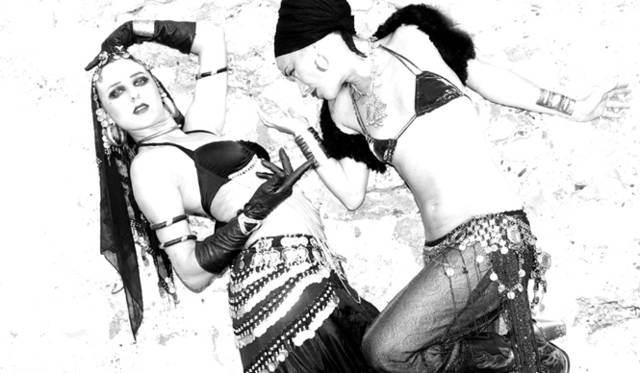 <strong>ibiza Chillout Lounge Vol.04｜Creation</strong>　Lizzyみずらが手がける衣装。