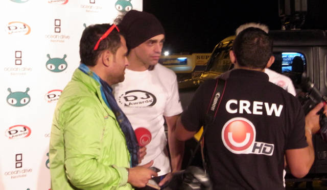 <strong>ibiza Chillout Lounge Vol.05｜Night Life</strong>　インタビューを受けるDJ AWARDファウンダー レニー・イビザール。