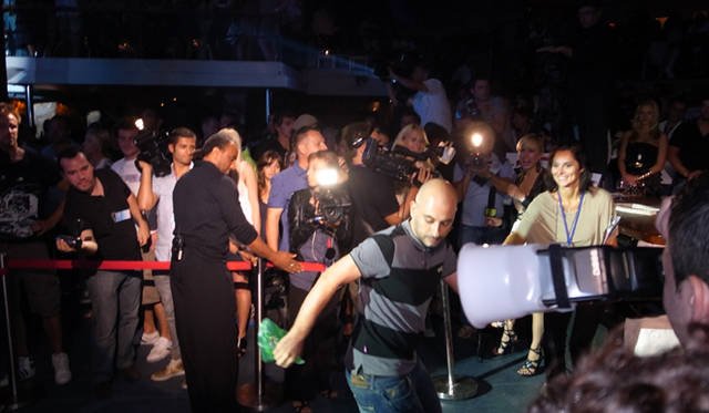 <strong>ibiza Chillout Lounge Vol.05｜Night Life</strong>　受賞によろこび、踊りだすアーティストも（笑）。