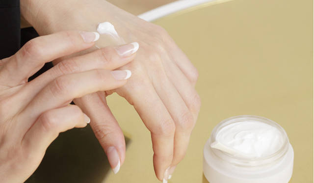 THREE｜形成外科専門医　草野貴子のスキンケア・レポート