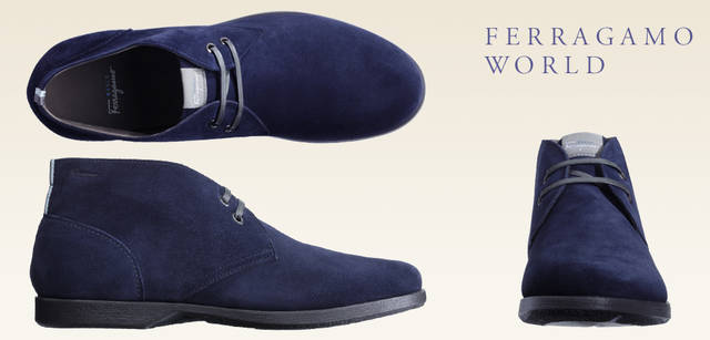 <strong>Salvatore Ferragamo｜サルヴァトーレ フェラガモ</strong> 安定感と爽やかさが足もとに備わるネイビーモデル。このチャッカタイプ、短靴タイプともにレースアップモデルには替えのシューレースが付属する。3万9900円（サルヴァトーレ フェラガモ／フェラガモ・ジャパン）