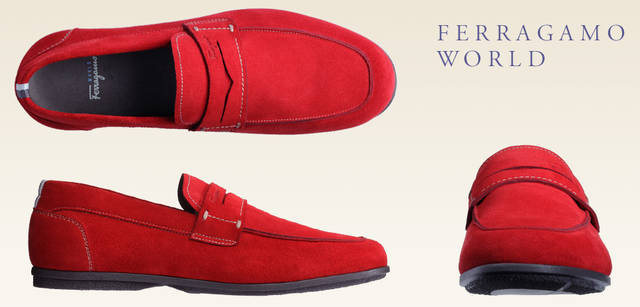 <strong>Salvatore Ferragamo｜サルヴァトーレ フェラガモ</strong> トラディショナルなデザインと軽快な素材づかいと履き心地が絶妙にマッチ。レッドスエードの発色の良さが際立つ。3万9900円（サルヴァトーレ フェラガモ／フェラガモ・ジャパン）