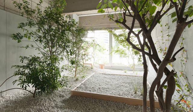 <strong>DESIGNTIDE TOKYO 2010｜TIDE Extension</strong>　TIDE Extension『LLOVE』@代官山iスタジオ<br>2009年の日蘭国交樹立400年を記念して、日本とオランダのクリエイターがホテルの客室をイメージして制作するインスタレーションの展示「LLOVE」。テーマは「Still in LLOVE」（まだ愛してる）。見学するだけでなく、実際に宿泊することができる。デザイナーや建築家が今回の展示のためだけにつくった、アーティスティックな空間で一晩を過ごす特別な体験ができる。参加デザイナーは、 ピーケ・バーグマンス、リチャード・ハッテン、ヨープ・ファン・リースハウト、長坂 常、永山祐子、中村竜治、中山英之、ショルテン＆バーイングス、トーニック。www.llove.jp<br>永山祐子デザイン　写真＝太田拓実