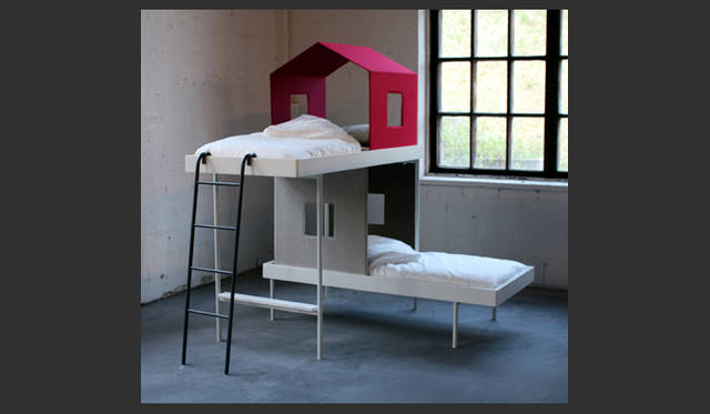 <strong>DESIGNTIDE TOKYO 2010｜TIDE Extension</strong>　TIDE Extension『HIRAMEKI Design × Finland』@リビングデザインセンターOZONE<br>HIRAMEKI Design × Finlandは、デザインを通じてフィンランドの旬なライフスタイルを紹介。キュレーションを務めるのはフィンランドを代表するふたりのデザイナー、ハッリ・コスキネンとイルッカ・スッパネン。テーマを象徴する6色の「スパーク」で彩られる1000点以上もの作品が展示される。インテリアやファッションから先端技術までをカバーする数々の「ひらめき」を提示。フィンランドのデザイン企業23社、デザイナー32名、デザイン事務所およびグループ9団体が参加する。www.ozone.co.jp 