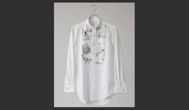 <strong>DESIGNTIDE TOKYO 2010｜TIDE Market</strong>　TIDE Market『3』<br>クラフトマンシップを共通項に、異なる世界で活躍していた3人のデザイナーによるユニット。 ファーストコレクションである今シーズンは、まずは基本からという気持ちを込めて、ベーシックな「白」と「デッサン」の組み合わせで展開。まさにコレクションアイテムというべき贅たくなシャツ。