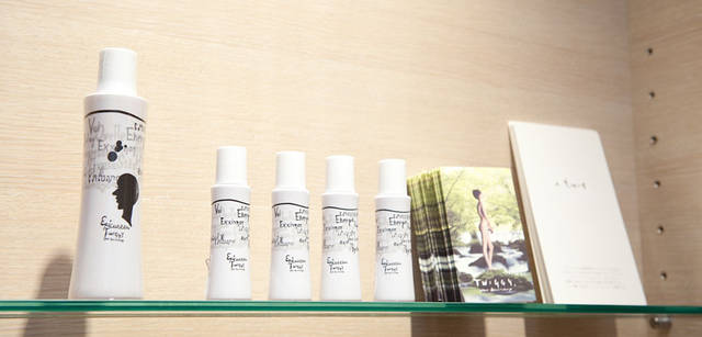 <strong> UNITED ARROWS｜ユナイテッドアローズ</strong>　ユナイテッドアローズ 原宿本店 ウィメンズ館　地下1階 『ａ twig (ア ツィグ)』