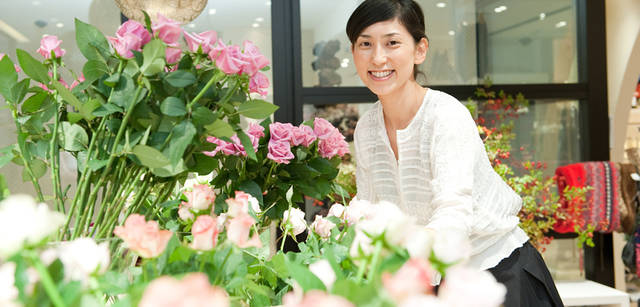 <strong> UNITED ARROWS｜ユナイテッドアローズ</strong>　ユナイテッドアローズ 原宿本店 ウィメンズ館　地下1階にてリース教室を開く平井かすみさん