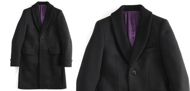 <strong>Paul Smith｜ポール・スミス</strong> チェスターコートをベースにした、ショールカラーコート。8万9250円（ポール・スミス ジャパン　Tel. 03-3486-1500）