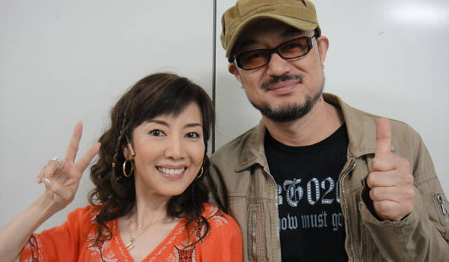 <strong>戸田恵子</strong>｜『今の私をカバンにつめて』大阪千秋楽、無事終了！　左から、戸田恵子、演出家 G2さん。