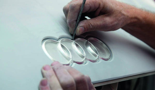 <strong>Audi e TRON｜アウディ e トロン</strong>