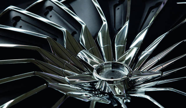 <strong>Audi e TRON｜アウディ e トロン</strong>