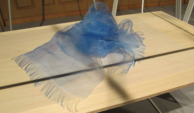 <strong> DESIGNTIDE TOKYO 2010｜TIDE Exhibition</strong>　東京ミッドタウン・ホール B<br>E&Y　「edition HORIZONTAL multiple collection line」　blue（Mihoko Mori）