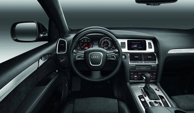 <strong>Audi｜アウディ Q7</strong>